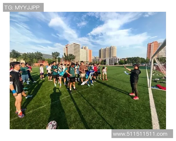 巾帼绿茵闪耀青春风采展现女子足球球星无畏力量 巾帼绿茵闪耀青春风采展现女子足球球星无畏力量